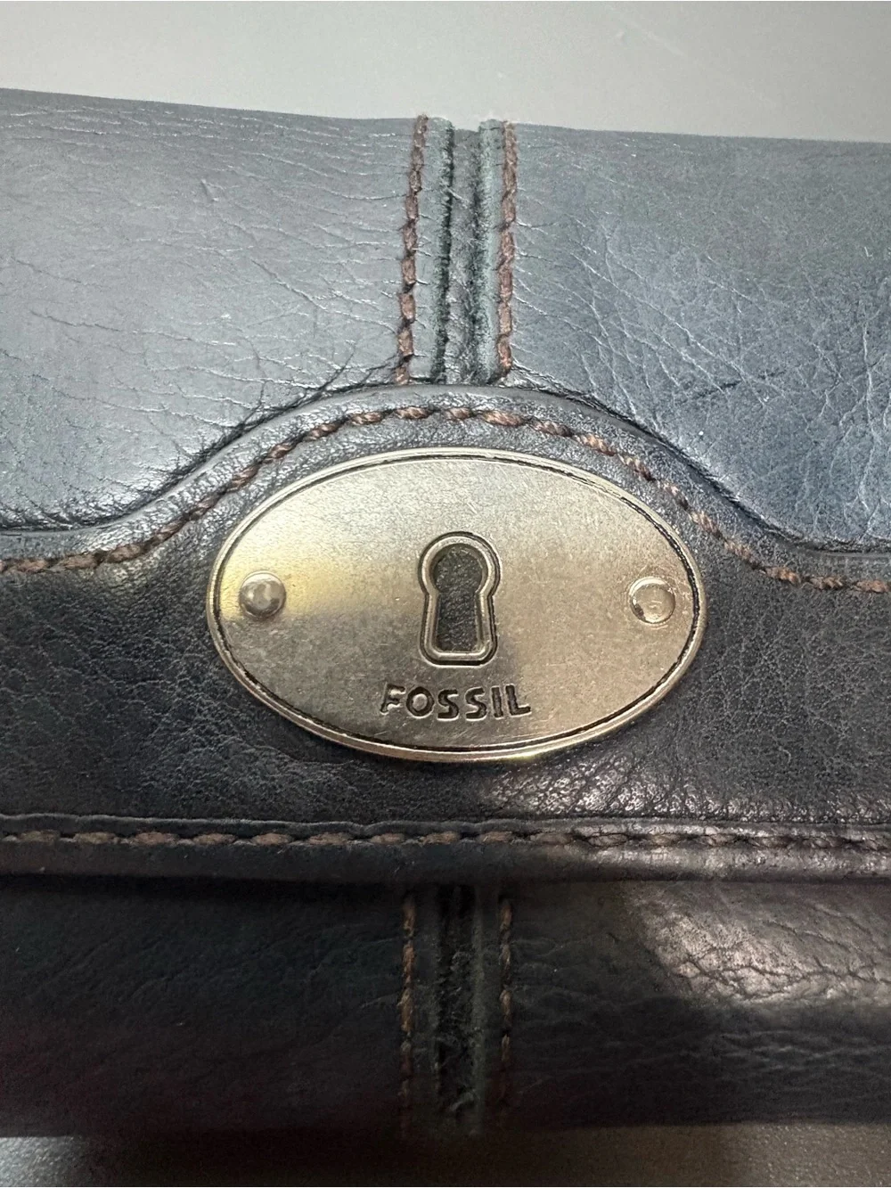 FOSSIL Vintage Dark Gray Leather Clutch Wallet with Metal Keyhole Logo